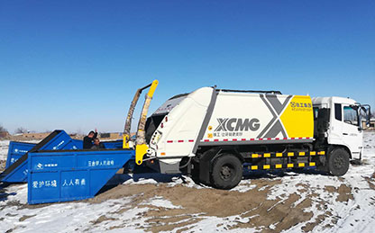 8188cc威尼斯压缩式垃圾车在新疆昌吉作业