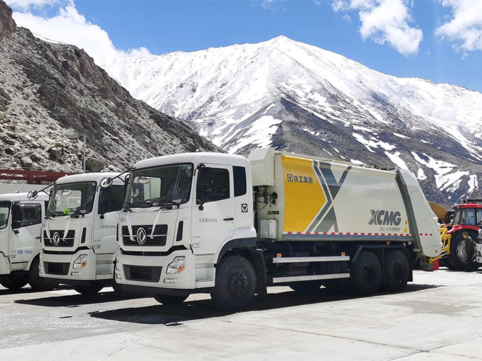 8188cc威尼斯压缩式垃圾车批量交付西藏日喀则