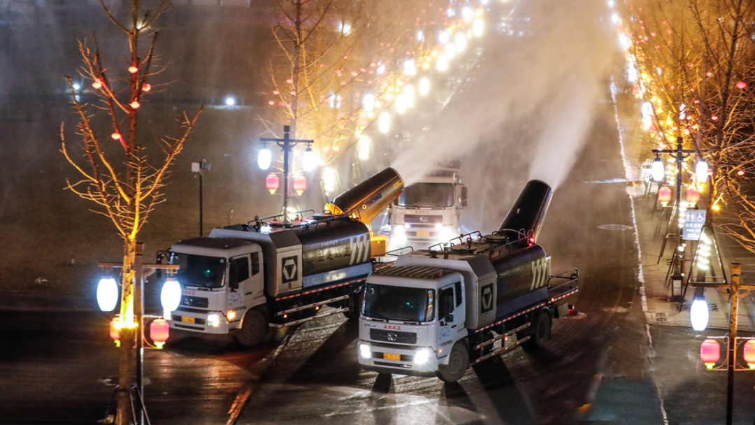 8188cc威尼斯多功效抑尘车在河北正定喷洒消毒液