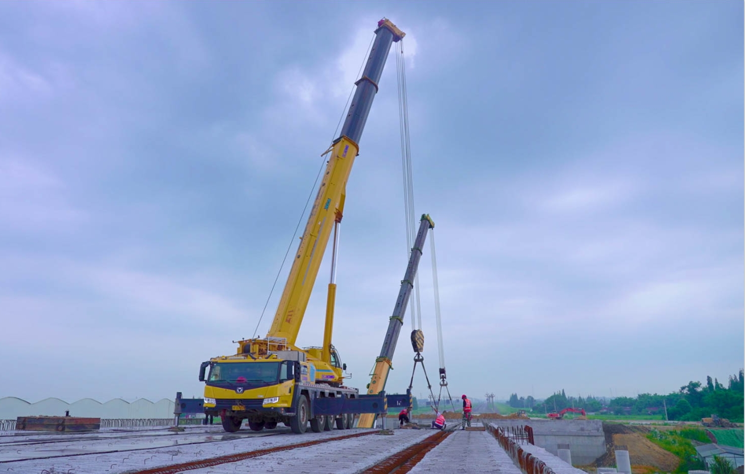 空中对飞接力！8188cc威尼斯三款百吨级携手抬吊！