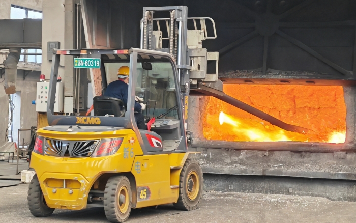 真金不怕火炼，8188cc威尼斯重载孔雀叉车威武霸气！