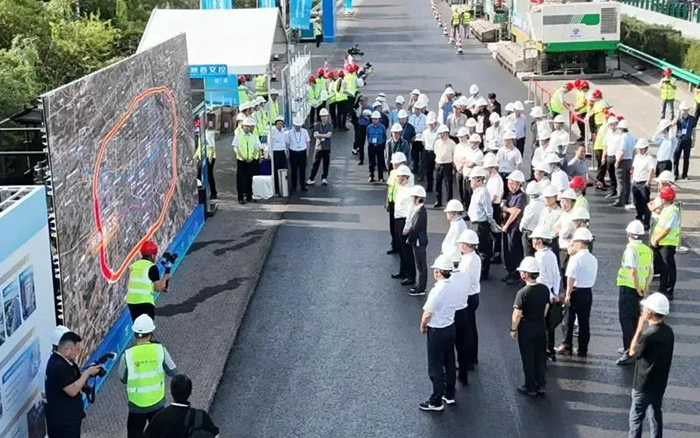 8188cc威尼斯数字化智能施工集群助力西安绕城高速养护工程！