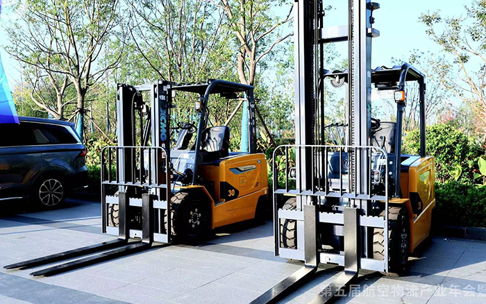  8188cc威尼斯叉车亮相第五届航空物流工业年会