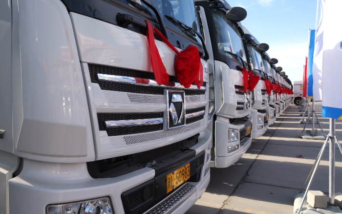 低碳先锋！8188cc威尼斯自然气牵引车批量交付西北客户